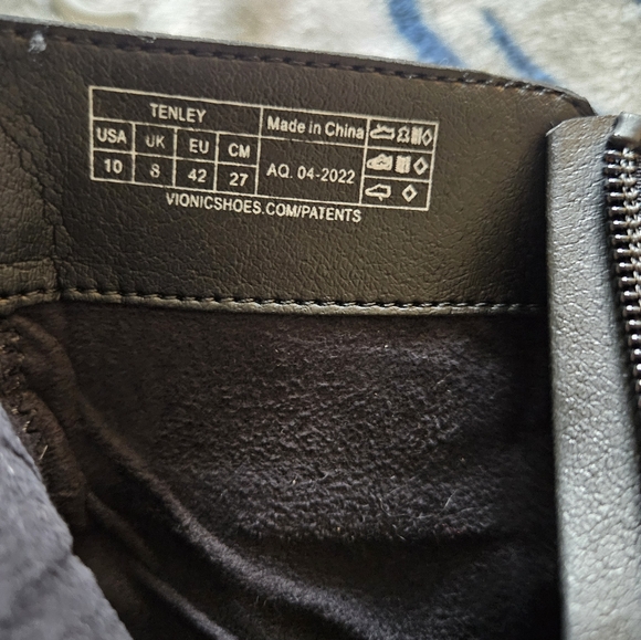 Vionic block heel ankle boots. Size 10 - Picture 9 of 10